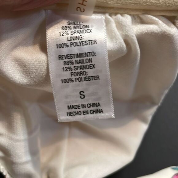 Shade & Shore woman’s tropical print bikini top. Size S - Picture 5 of 5